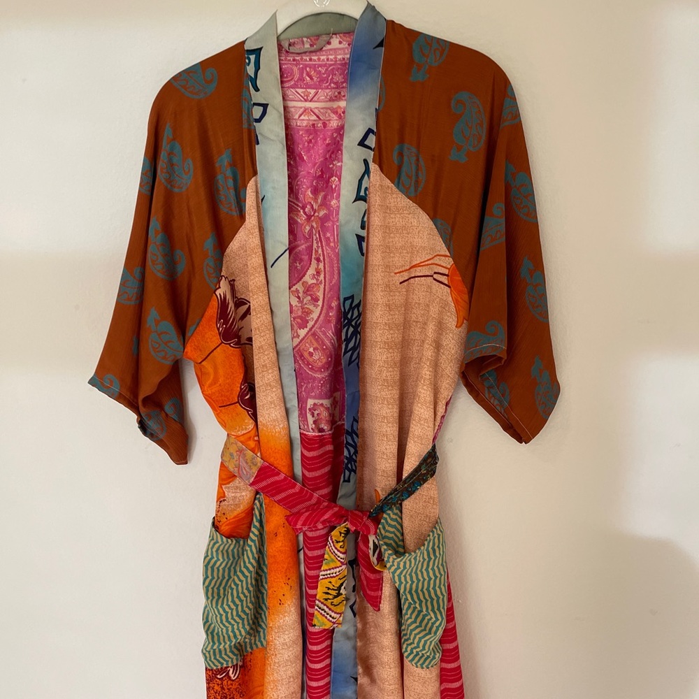 One of a kind up-cycled silk kimono 👘